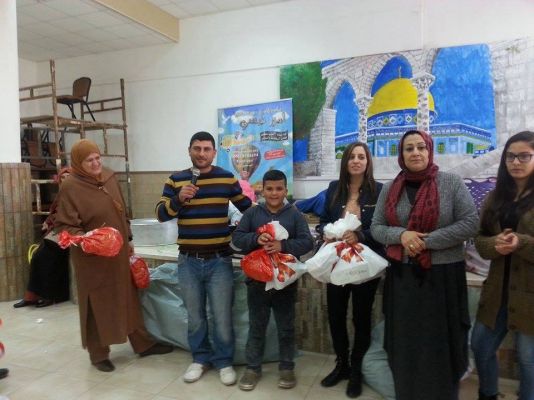 ناشطات لرعاية الأيتام