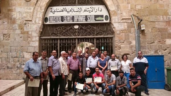 حفل تخريج دورة ترميم الشبابيك والمقاطع الخشبيه في دار الايتام الاسلاميه الصناعيه - القدس