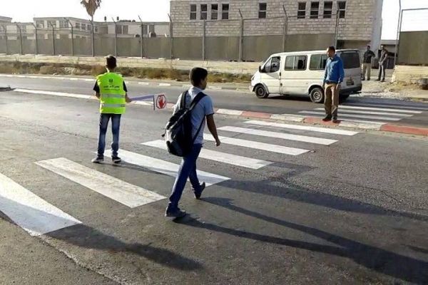 تفعيل مساعدة الطلاب بعبور الشارع